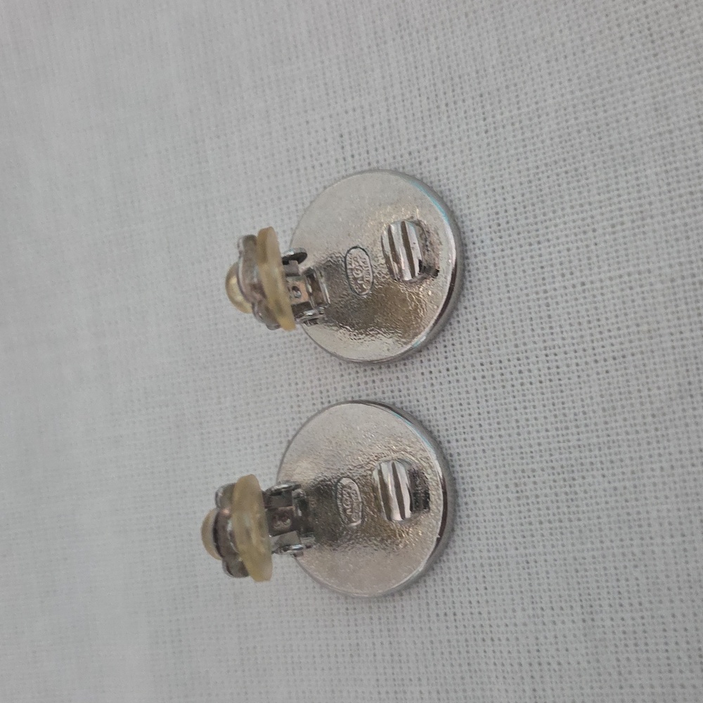 CHANEL Cream and Silver Clip-on Earrings - Picture 5 of 9